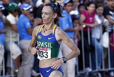 Deu certo a estratégia do treinador Cláudio de Castilho e, no domingo, dia 26 de Fevereiro, a corredora Adriana Aparecida da Silva obteve o índice para os Jogos Olímpicos de Londres / Foto: Wagner Carmo/CBAt